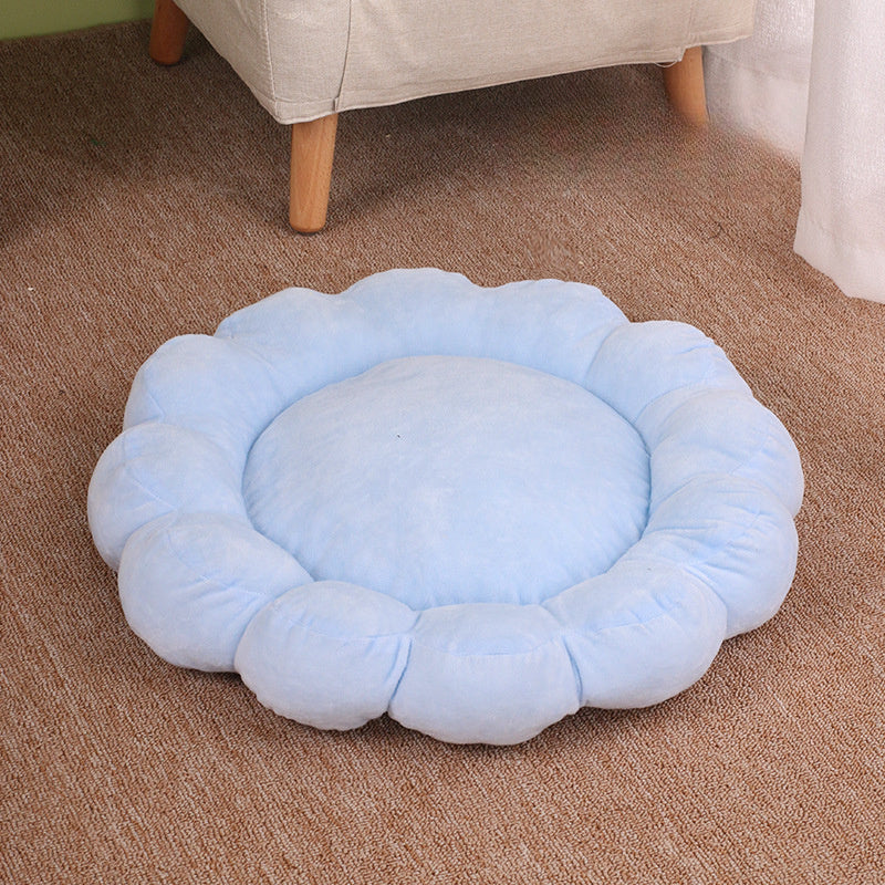 Discover the Comfort of the 50x50cm Multi Color Petal Cat Nest
